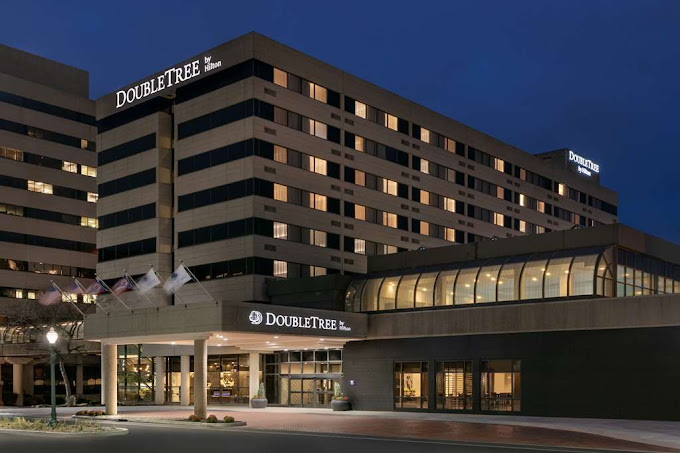 Canton DoubleTree dark